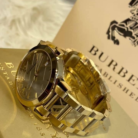 / Burberry Women’s Swiss Gold Watch
Case Size: 38mm
Swiss Made - Picture 13 of 13